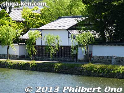 Across the moat from Hikone Castle is Umoregi-no-ya, a house where Lord Ii Naosuke lived and trained in various arts from age 17 to 32. 埋木舎
Keywords: shiga hikone Umoregi-no-ya ii naosuke