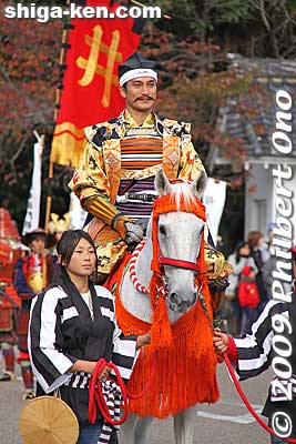 Ii Naomasa (井伊直政) (1561-1602 ) was the first lord of Hikone from 1600. He was a general under Tokugawa Ieyasu whom he helped to win the Battle of Sekigahara in 1600. He was rewarded with the fief of Omi (now Shiga) and built Hikone Castle.
Keywords: shiga hikone castle parade festival matsuri japansamurai shigabestmatsuri