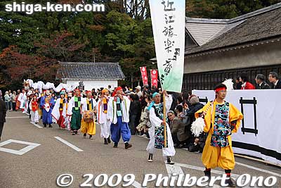 Sarugaku entertainers from the Omi Sarugaku Taga-za troupe. 猿楽
Keywords: shiga hikone castle parade festival matsuri