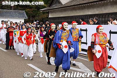 Sarugaku is a centuries-old form of entertainment and a precursor to Noh and Kyogen.
Keywords: shiga hikone castle parade festival matsuri