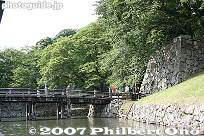 The next Otemon Bridge
Keywords: shiga hikone castle moat boat ride yakata-bune stone wall bridge