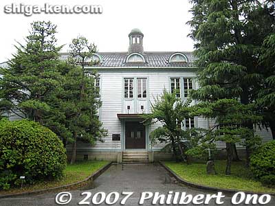 Assembly Hall
Keywords: shiga hikone castle moat university