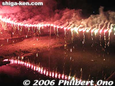 The festival climaxed with fireworks.
Keywords: shiga hikone toro nagashi floating lantern festival