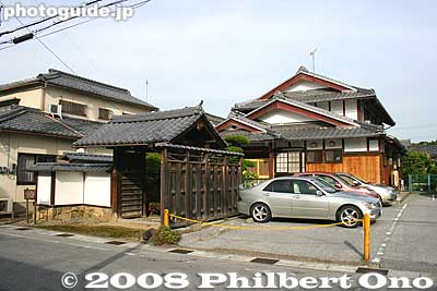 A private house sits on the Honjin site.
Keywords: shiga hikone takamiya-juku nakasendo road station post stage town shukuba honjin