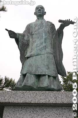 Nichiren statue is next to the giant stone monument.
Keywords: shiga prefecture takeshima island hikone lake biwa