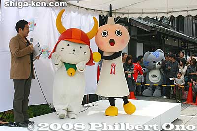 Hiko-nyan, the King of yuru-characters in Japan, and Tawawa-chan.
Keywords: shiga hikone mascot character costume yuru-kyara festival matsuri shigabestmatsuri