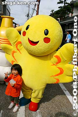 Habatan is phoenix from Hyogo Pref. to promote a national sports meet. はばタン (兵庫）
Keywords: shiga hikone mascot character costume yuru-kyara festival matsuri 
