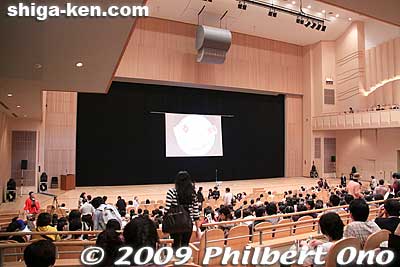 Hikone Bunka Plaza's Grand Hall. Still photography was permitted, but no videos and tripods. The event was a stage show of all the mascot characters appearing on stage. They held three shows on this day. ひこね市文化プラザ　グランドホ
Keywords: shiga hikone yuru-kyara mascot character festival 