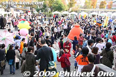 Meanwhile, outside the Hikone Bunka Plaza Hall were hordes of people crowding around the mascot characters.
Keywords: shiga hikone yuru-kyara mascot character festival 