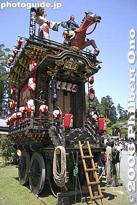 Float named "Hakkei-kaku" featuring small sculptures of the Eight Views of Omi. Built in 1807. Metal ornamentation as well as painted wood carvings on the front and upper transom depicting the Eight Famous Views of Ōmi... 八景閣
Constructed circa 1807 (Bunka 4), from Shin-cho. Metal ornamentation as well as painted wood carvings on the front and upper transom depicting the Eight Famous Views of Ōmi create an elaborate adornment to the entryway of this splendid hikiyama.


Keywords: shiga hino-cho matsuri festival float