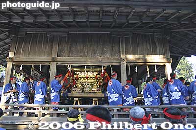 Mikoshi at the shrine
Keywords: shiga hino-cho matsuri festival float