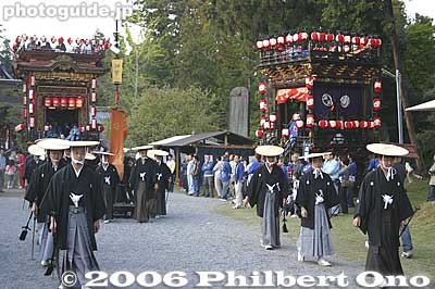 At 6:00 pm, the procession starts to leave the shrine.
Keywords: shiga hino-cho matsuri festival float