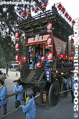 Float named "Jusosha" leave the shrine. 寿雙車
Keywords: shiga hino-cho matsuri festival float