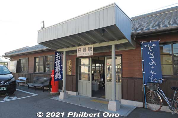 The canopy over the entrance was also renovated. It is supported by entasis columns.
Keywords: shiga hino station Ohmi Railways omi