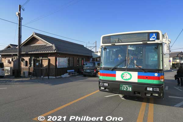 Outside the station is the bus stop for Omi-Hachiman Station.
Keywords: shiga hino station Ohmi Railways omi