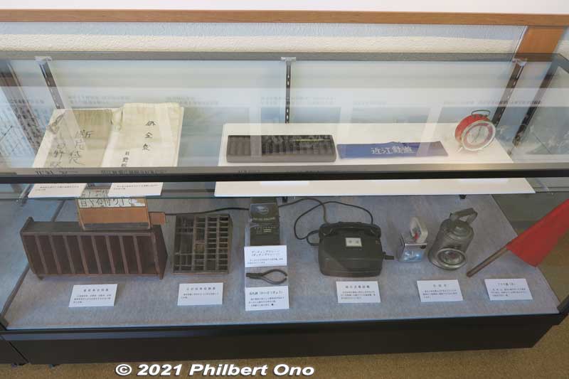 Implements used by Hino Station staff. Lower left is a paper ticket holder. Preprinted tickets were organized according to the destination.
Keywords: shiga hino station Ohmi Railways omi Museum