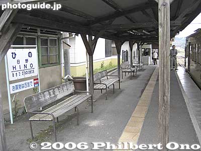 Hino Station platform on the Ohmi Testudo railway. 近江鉄道　日野駅
Keywords: shiga hino station Ohmi Railways