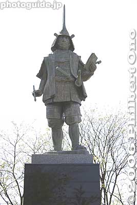 Statue of Lord Gamou 蒲生氏郷公像
Keywords: shiga hino-cho