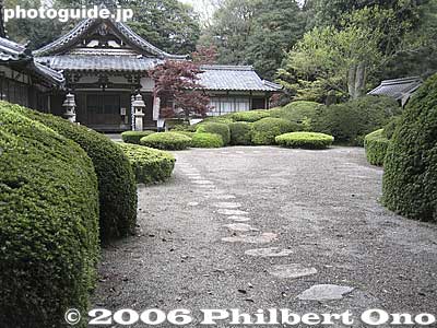 Unkoji Temple, famous for satsuki azaleas. 雲迎寺（さつき寺）
Very many azalea bushes.
Keywords: shiga hino-cho