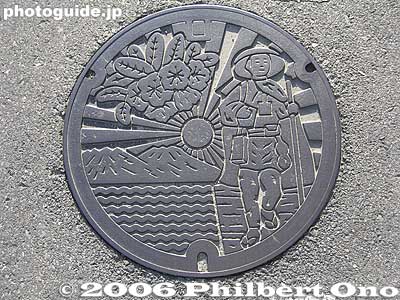 Manhole with the symbol of Hino merchant, Shiga Prefecture
Keywords: shiga hino-cho omi merchants manhole shigamanhole