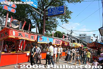 On Hokkoku Kaido Road fronting the temple, more food/game stalls.
Keywords: shiga nagahama kinomoto-cho jizo-in buddhist temple ennichi summer festival matsuri crowds