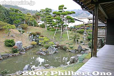 Famous garden outside the shoin 文部省指定の名勝庭園
Keywords: shiga nagahama kinomoto-cho jizo-in buddhist temple