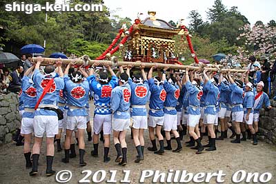 Keywords: shiga koka aburahi matsuri shrine mikoshi portable