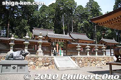Honden Halls beyond the fence.
Keywords: shiga koka tsuchiyama tagi jinja shrine shinto 