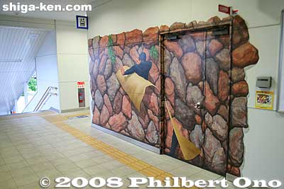 Near the turnstile entrance. These ninja wall murals are called "Trick Art." They look three-dimensional and you can interact with the paintings. You can pose within the painting itself. A brilliant idea. トリックアート
Keywords: shiga koka station train ninja paintings