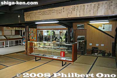 This room has display cases showing various ninja weapons, tools, and costumes. The ceiling is also quite low, designed to impede the wielding of samurai swords.
Keywords: shiga koka koga ninja ninjutsu house yashiki estate