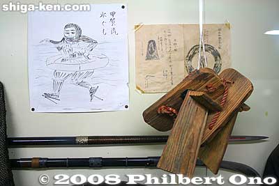 They wore wooden geta clogs with flippers which helped them propel themselves underwater. The wooden floating ring is collapsible and quite light. Almost like balsa.
Keywords: shiga koka koga ninja ninjutsu house yashiki estate