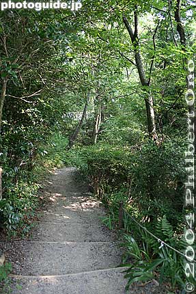 Path down to Koka Ninja Village. Lots of greenery. [url=http://goo.gl/maps/cEghS]MAP[/url]
Keywords: shiga koka koga ninja village house ninjutsu
