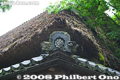Roof with ninja family crest.
Keywords: shiga koka koga ninja village house ninjutsu