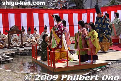 This festival reenacts the Tsuchiyama leg of the Saio Princess Procession. It started at Ono Elementary School and proceeded to the site of Tarumi Tongu, one of the five temporary palaces for the Saio.
Keywords: shiga koka tsuchiyama saio princess procession kimono women matsuri festival shigabestmatsuri