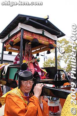 Before embarking on the journey from Kyoto to Saiku in Mie Prefecture near Ise Grand Shrine where she was to serve as High Priestess, the Saio would undergo a three-year purification period in Kyoto.
Keywords: shiga koka tsuchiyama saio princess procession kimono women matsuri festival