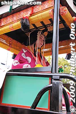 The Saio procession was one of the largest of its kind at the time, with up to 500 people.
Keywords: shiga koka tsuchiyama saio princess procession kimono women matsuri festival