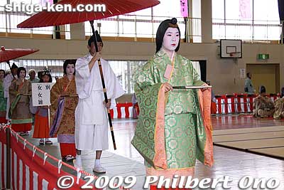 This is the Naishi (内侍), a court lady who served in the palace of the empress (中宮). During the Saio procession, she is at the service of the Saio princess.  
Keywords: shiga koka tsuchiyama saio princess procession kimono women matsuri festival 