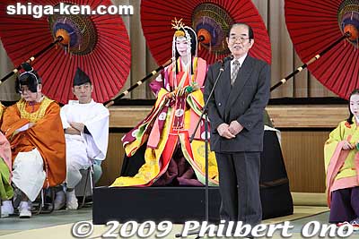 Festival committee chairman gives a speech.
Keywords: shiga koka tsuchiyama saio princess procession kimono women matsuri festival 