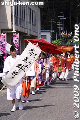 The Tsuchiyama Saio Princess Procession left the gymnasium at around 1:30 pm.
Keywords: shiga koka tsuchiyama saio princess procession kimono women matsuri festival 