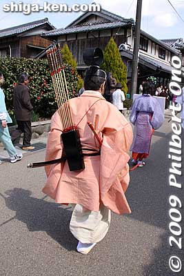 Back of the archer.
Keywords: shiga koka tsuchiyama saio princess procession kimono women matsuri festival 