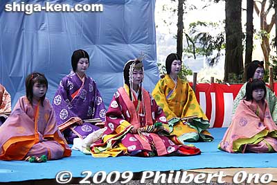 The Saio sits and waits for her bowl of green tea.
Keywords: shiga koka tsuchiyama saio princess procession kimono women matsuri festival 