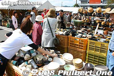 Bargains to be found.
Keywords: shiga koka shigaraki-yaki ware pottery bowls