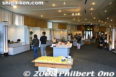 Inside the Exhibition Hall of Industrial Ceramics. 産業展示館
Keywords: shiga koka shigaraki Ceramic Cultural Park museum