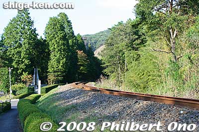 On the morning of May 14, 1991, a Shigaraki Kogen Railway train bound for Kibukawa collided head on with a special JR West train traveling from Kyoto to Shigaraki.
The accident occurred May 14, 1991, when an SKR train collided head-on with a JR West train in Shigaraki, Shiga Prefecture, leaving 42 people, including five SKR employees, dead and 614 injured.
Keywords: shiga koka shigaraki train railway railroad accident