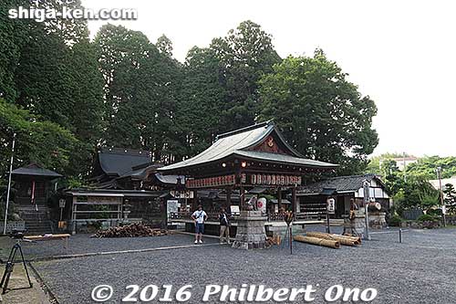 Shingu Shrine ready for the festival.
Keywords: shiga koka shigaraki fire festival matsuri