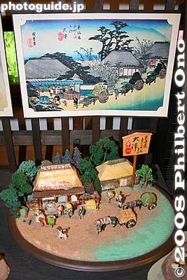 Bonkei of Otsu-juku. This was the first one Mr. Mikami made. He liked the picture because it included a mochi shop using a famous spring water which his shop (taken over by his son) also used.
Keywords: shiga koka tsuchiyama-cho tsuchiyama-juku tokaido station shukuba post stage town museum