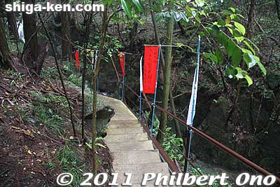 Path going to the waterfall.
Keywords: shiga konan fudonotaki waterfall mikumo
