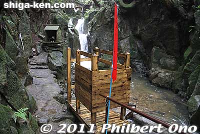 There's even a small lookout deck.
Keywords: shiga konan fudonotaki waterfall mikumo