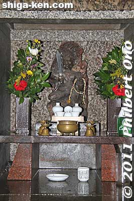 Altar for Fudo-Myo-o.
Keywords: shiga konan fudonotaki waterfall mikumo