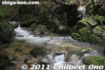 Upstream at the top of the waterfall.
Keywords: shiga konan fudonotaki waterfall mikumo